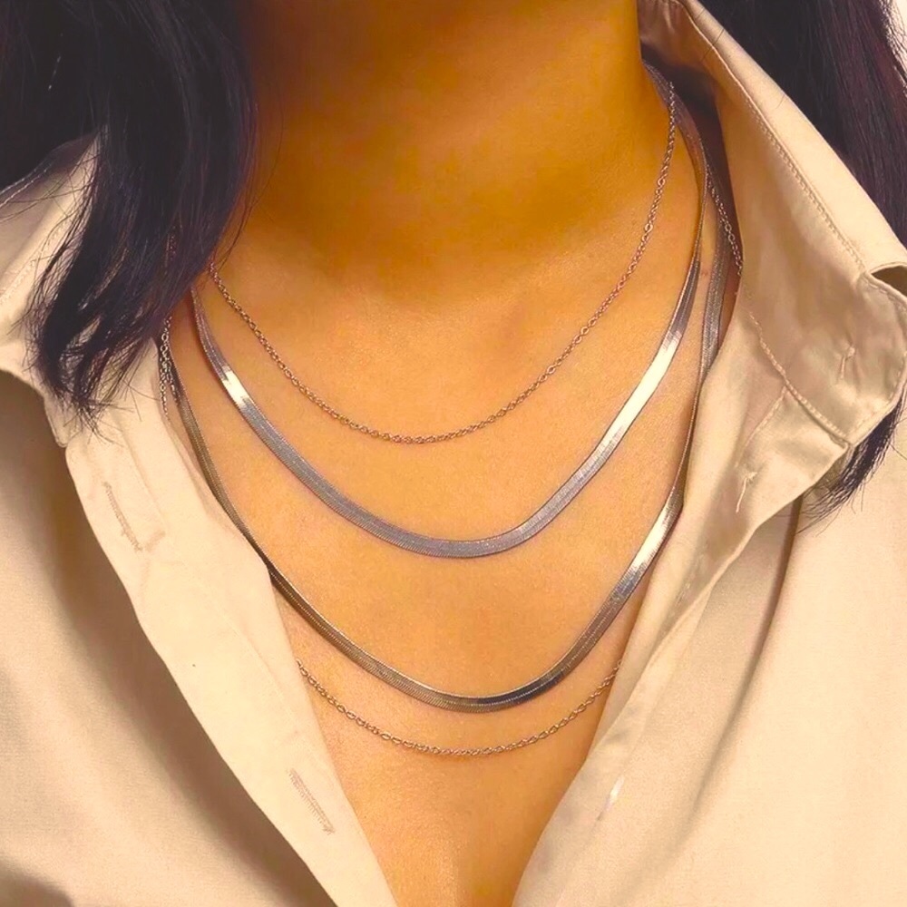 ✨✨Silver Snake Flat Layered Necklace ✨✨ - Picture 4 of 6